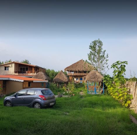 اقامتگاه بوم گردی لوتکا