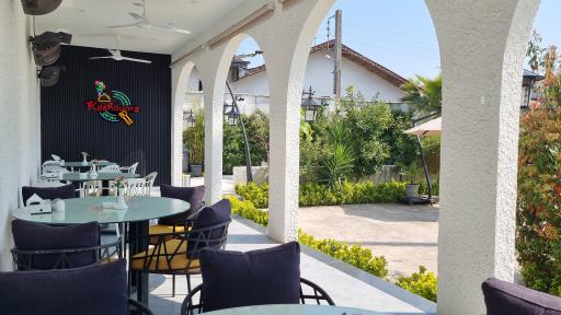 محیط باغ رستوران کشاورز 2