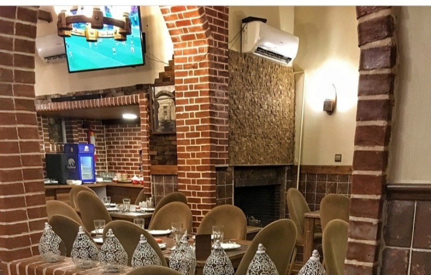 محیط رستوران ارک تبریز