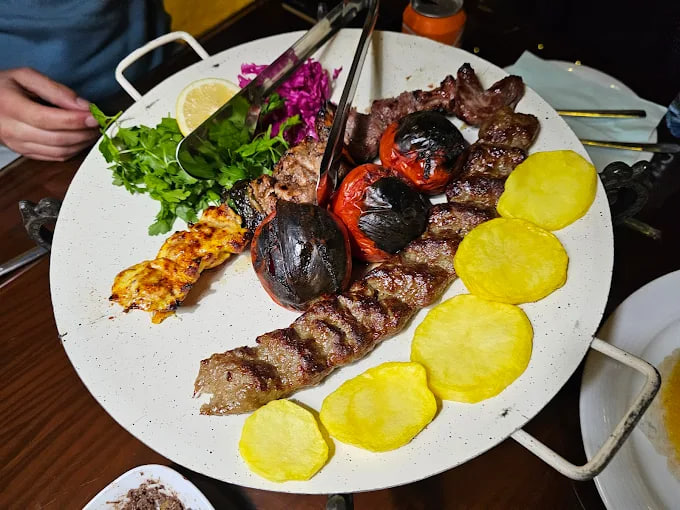 غذای رستوران شکم‌ الملوک 2