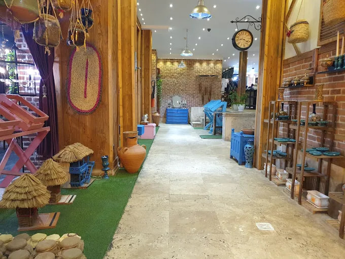 محیط رستوران شکم‌ الملوک