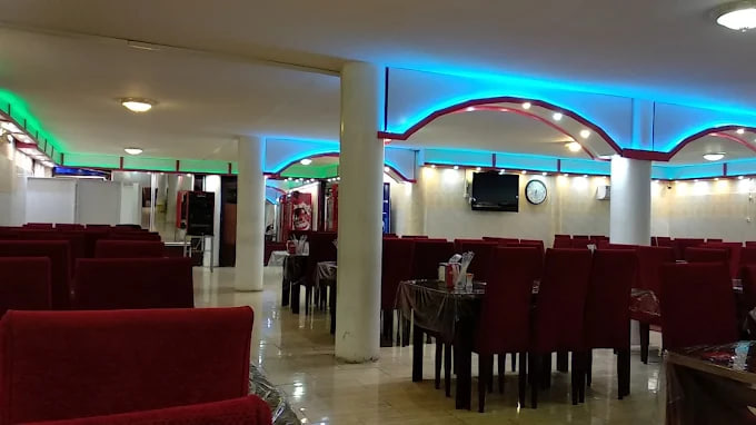 محیط رستوران حسن رشتی