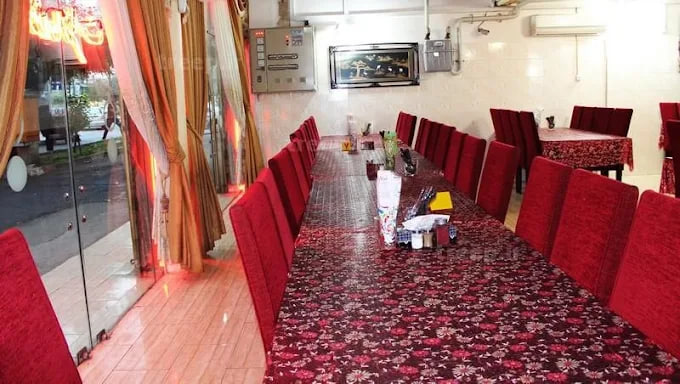 محیط رستوران حسن رشتی 2