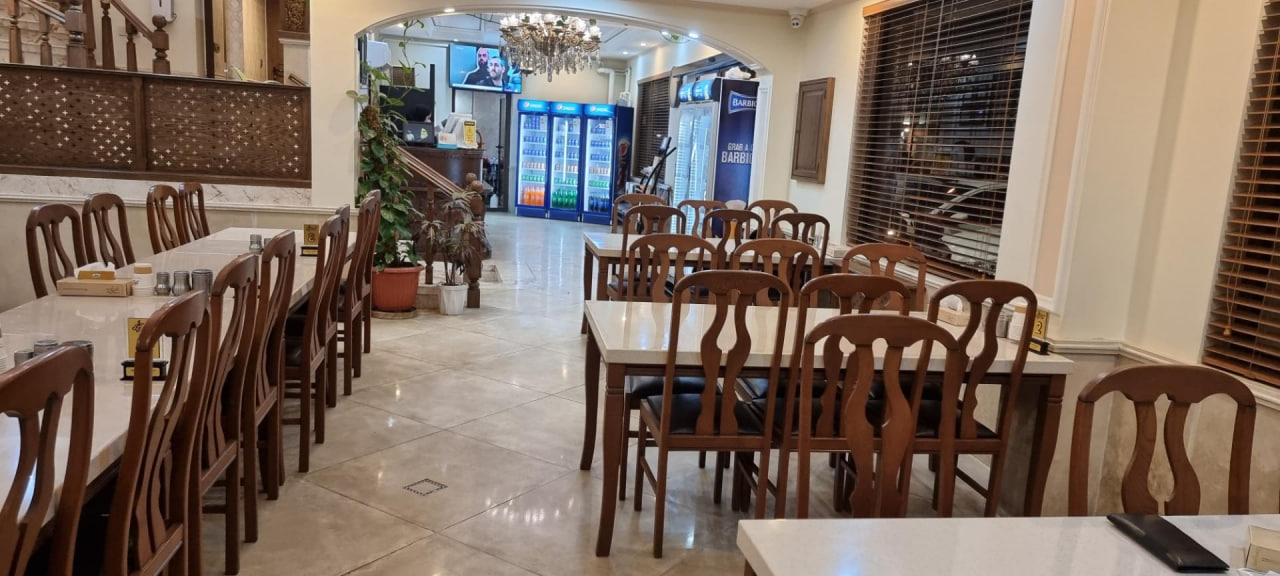 محیط رستوران اردشیر