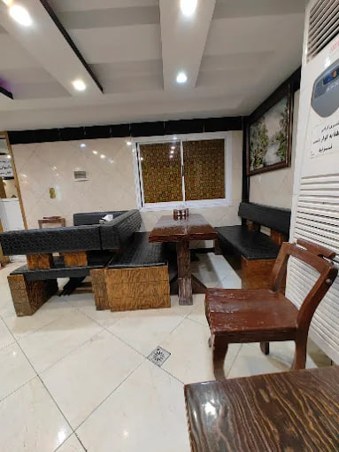 فضای رستوران حاج حسین