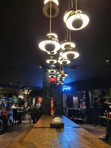 محیط رستوران بارسا