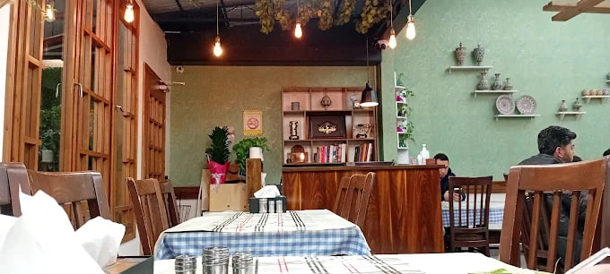 فضای کبابی بابک