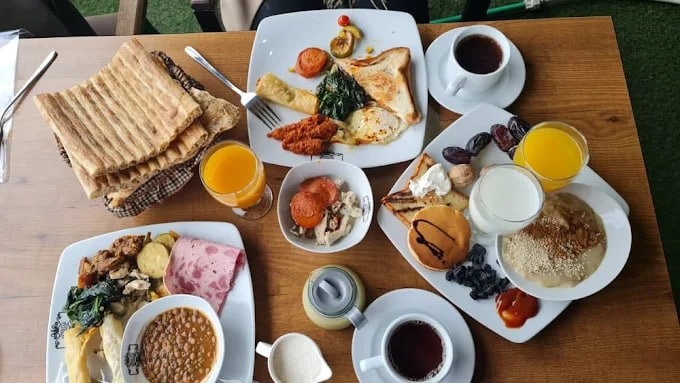 صبحانه رستوران سپیدار شاندیز