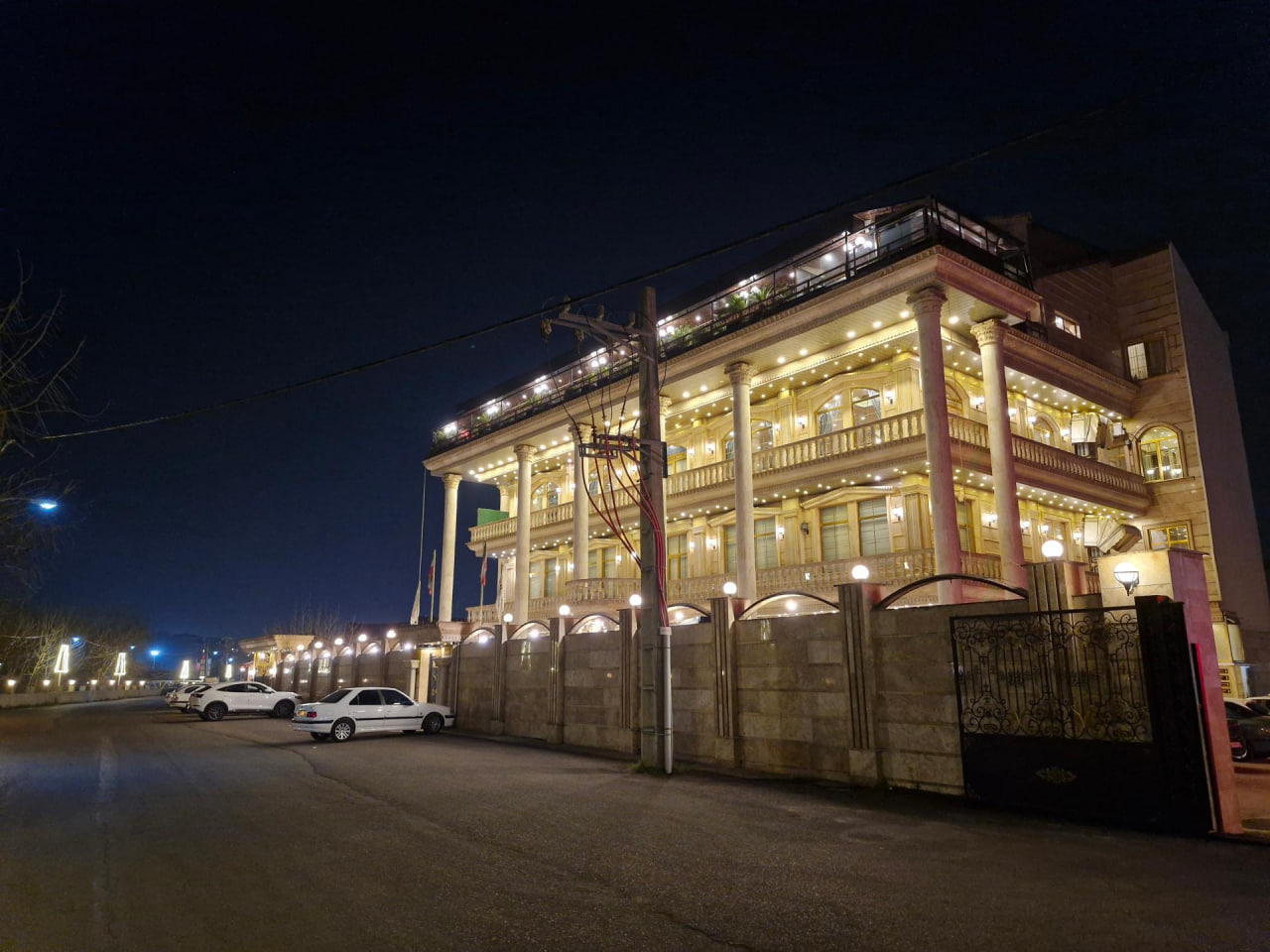 رستوران سپیدار شاندیز  رشت