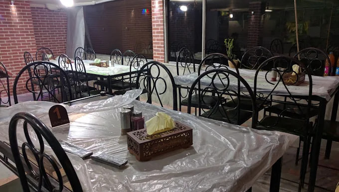 محیط رستوران دلیجان