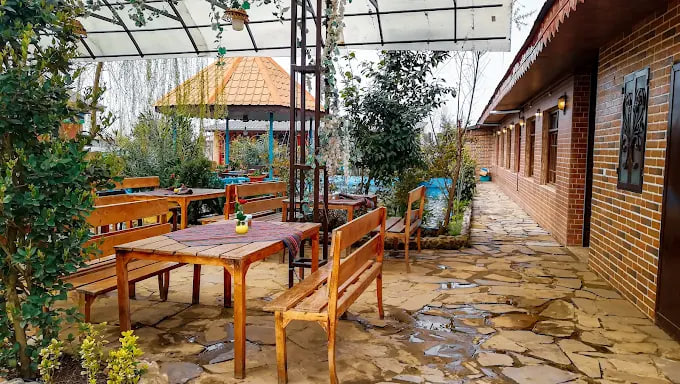 فضای رستوران کولمه