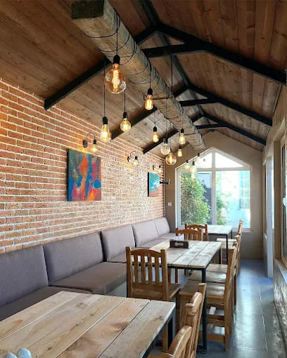 فضای رستوران گيلانه