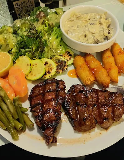 غذای رستوران لوکا