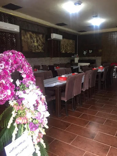 محیط رستوران اکبر جوجه