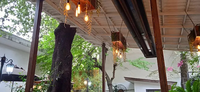 فضای باغ رستوران سمیعی 2