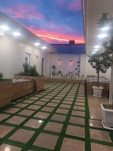 حیاط کافه رستوران آتا باغ