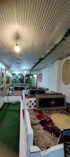 محیط رستوران عمو حبیب