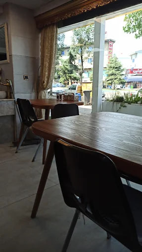 محیط رستوران آرشام