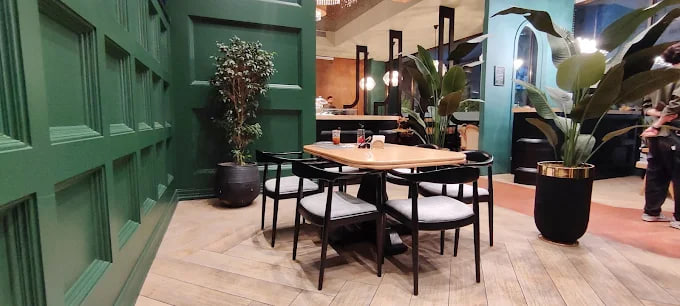 محیط کافه و رستوران ماژ