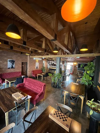 محیط کافه رستوران آسو