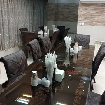 محیط رستوران محلی یزدان