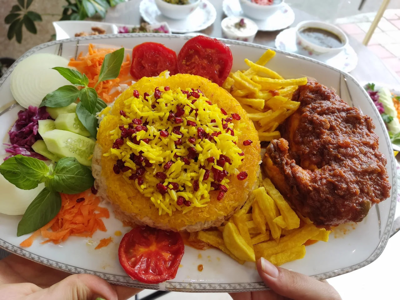 غذای رستوران محلی یزدان