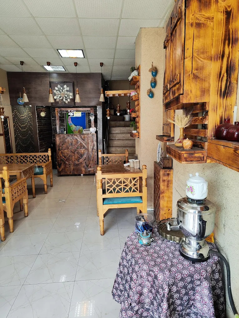 محیط رستوران دیل وا