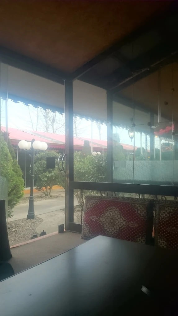 محیط رستوران ایرونی