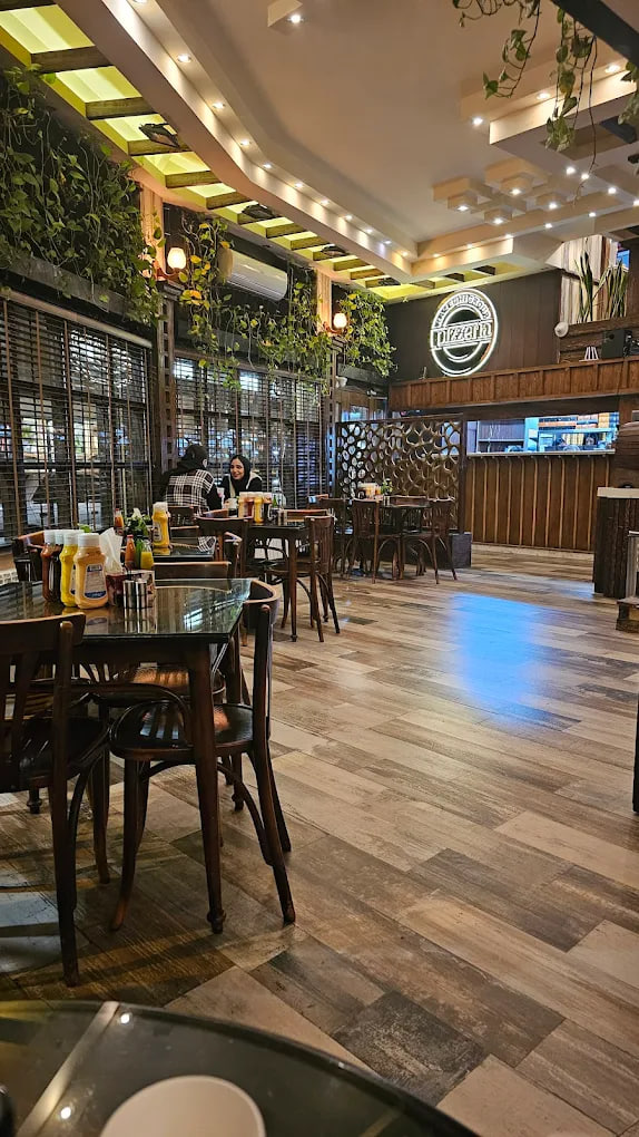 محیط فست فود پیزریا 3