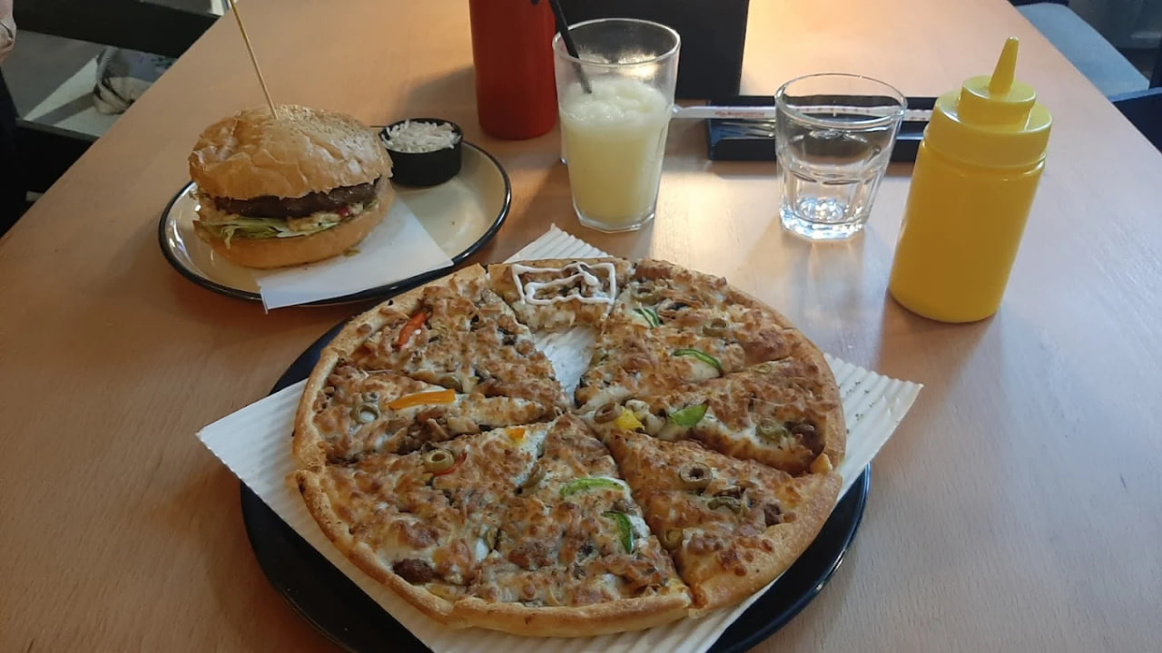 پیتزای بوم برگر