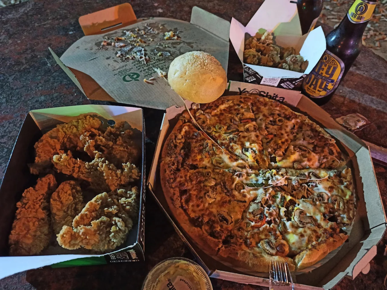 پیتزای فست فود یوشیتا 2