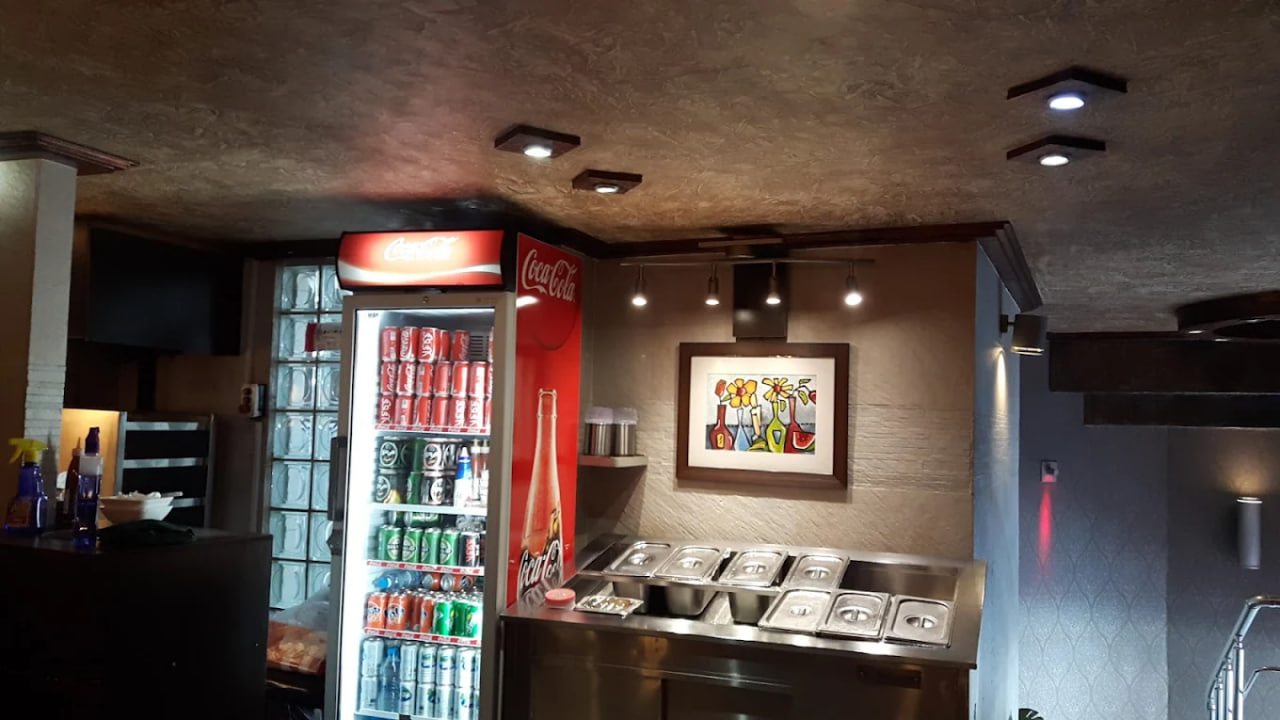 فضای پیتزا امیر