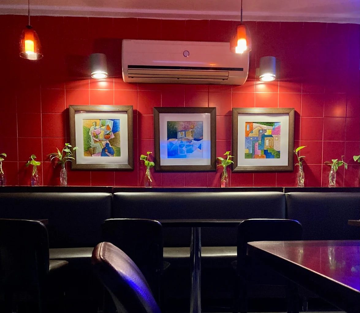 محیط پیتزا امیر