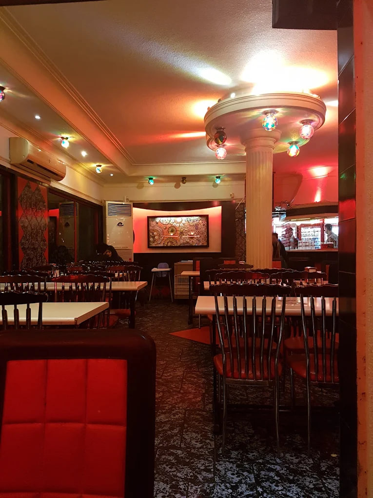 محیط پیتزا برج