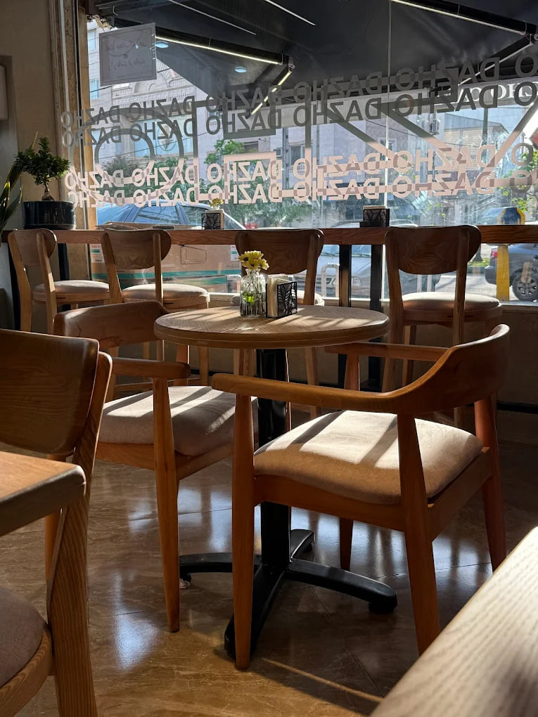 محیط کافه داژو