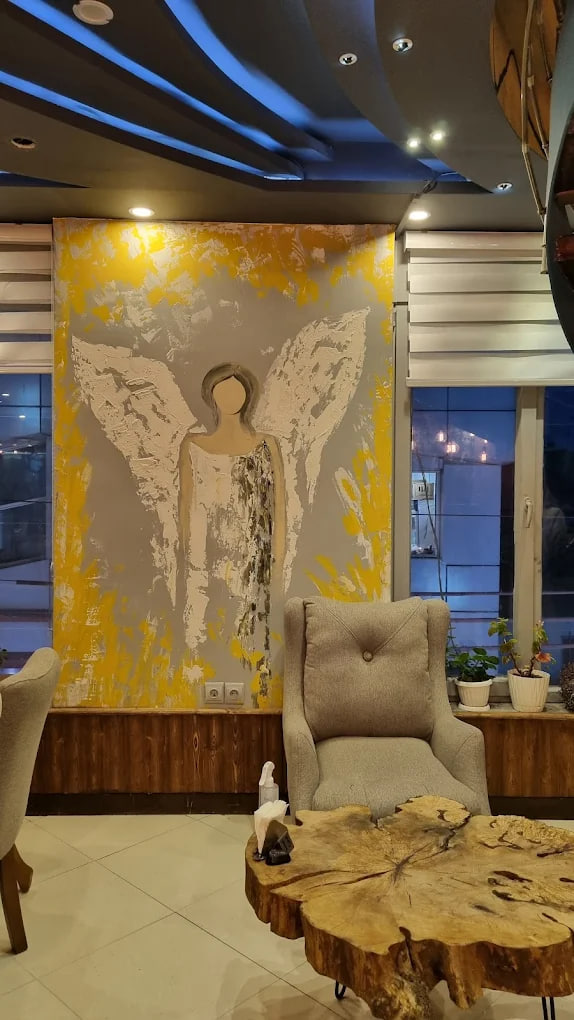 محیط کافه گالری چنار 3