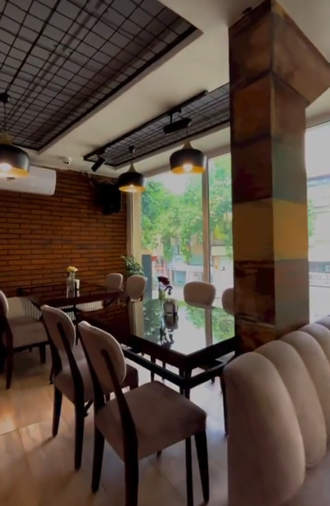 محیط کافه میم رشت