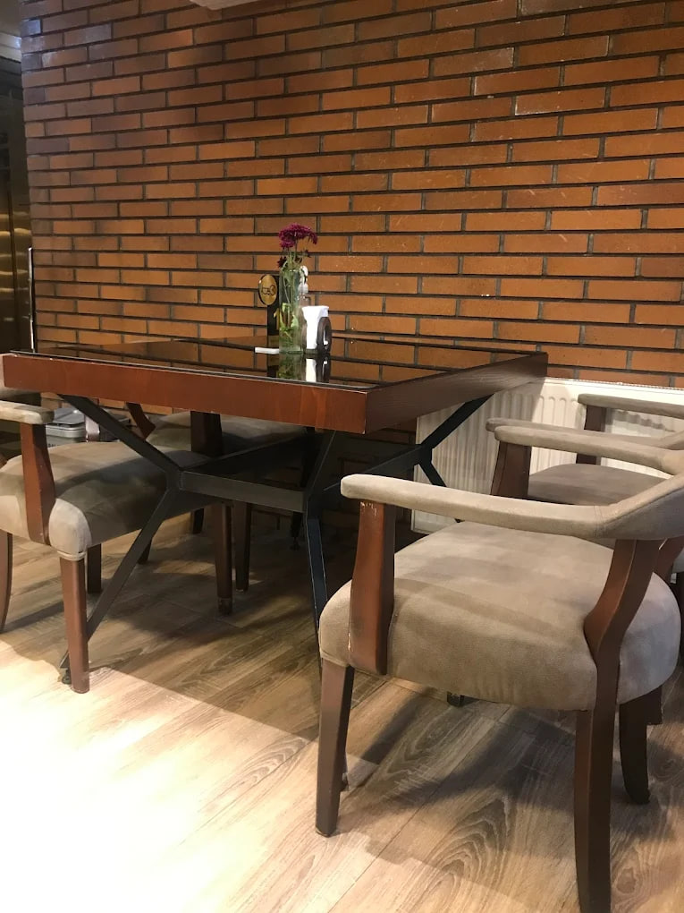 محیط کافه میم