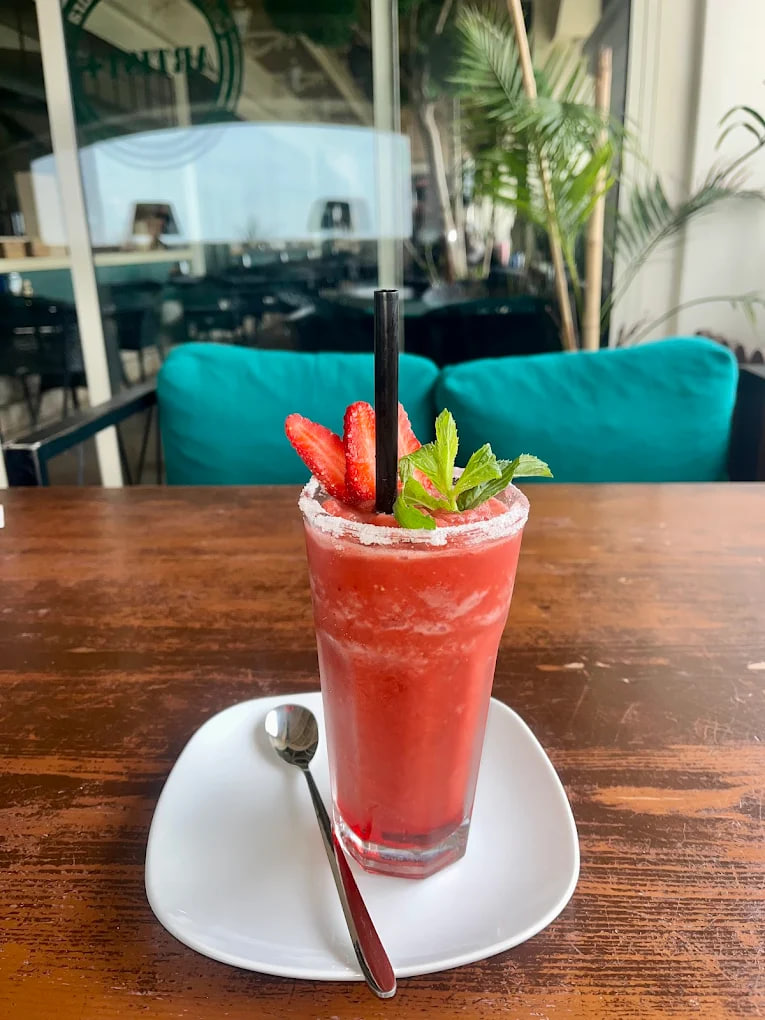 نوشیدنی کافه آرتیست