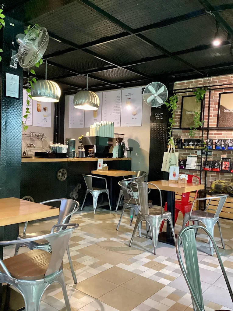 محیط کافه رئیس 2