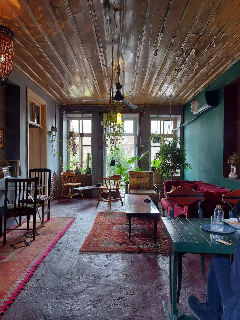 فضای کافه چرخ 2