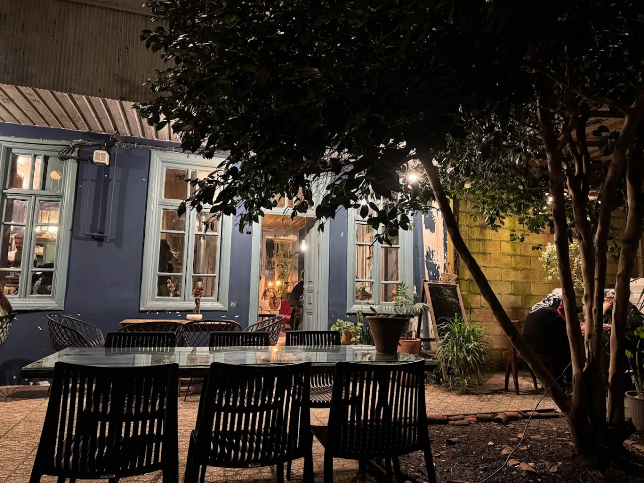 محیط کافه چرخ