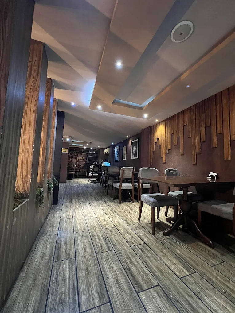 محیط کافی شاپ پالیز 1