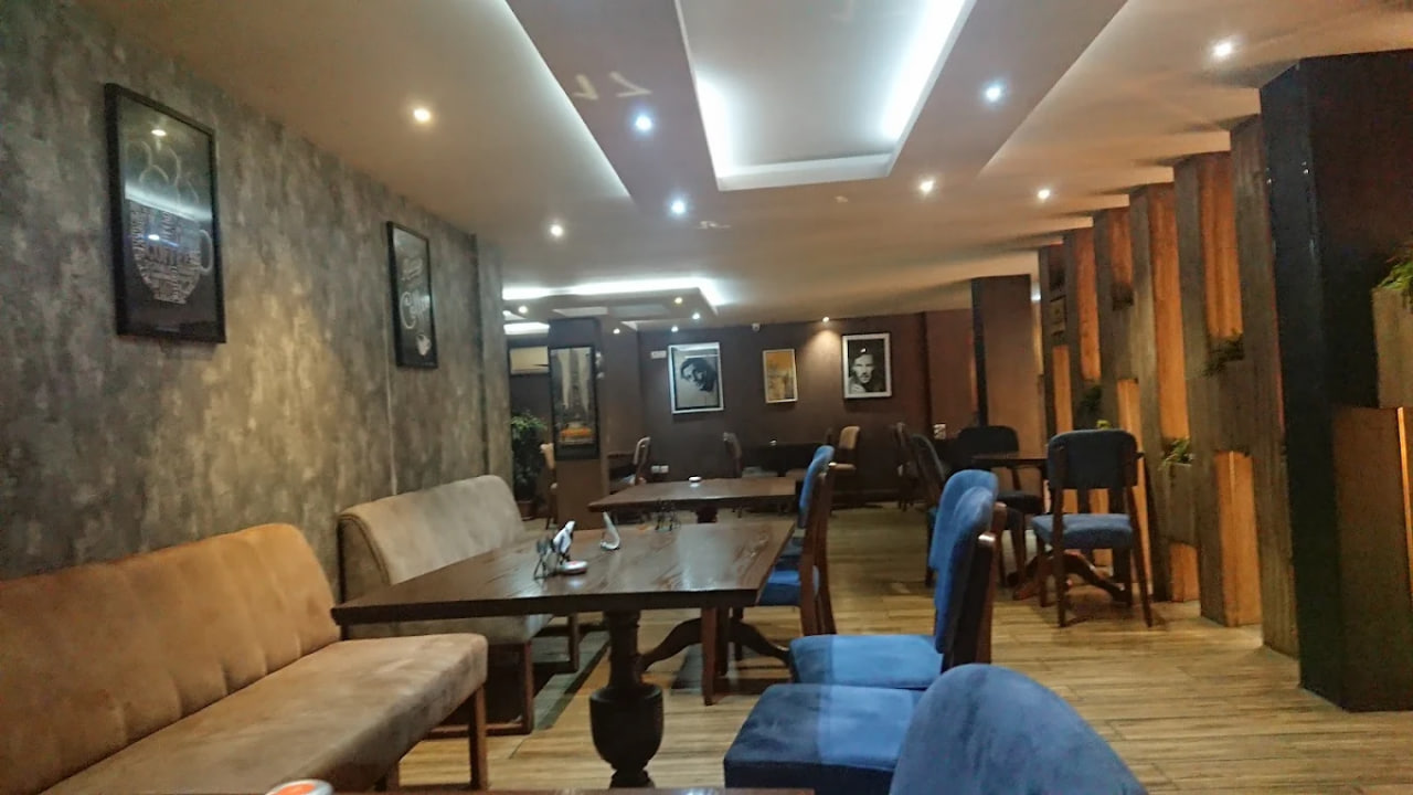 محیط کافی شاپ پالیز 2