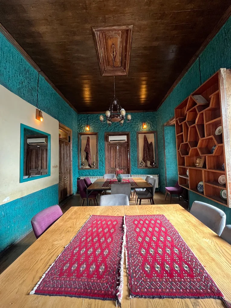 محیط کافه ترنج 1