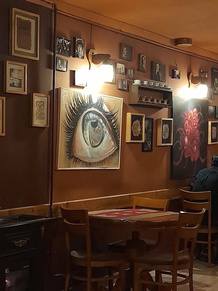 محیط کافه ساووی رشت