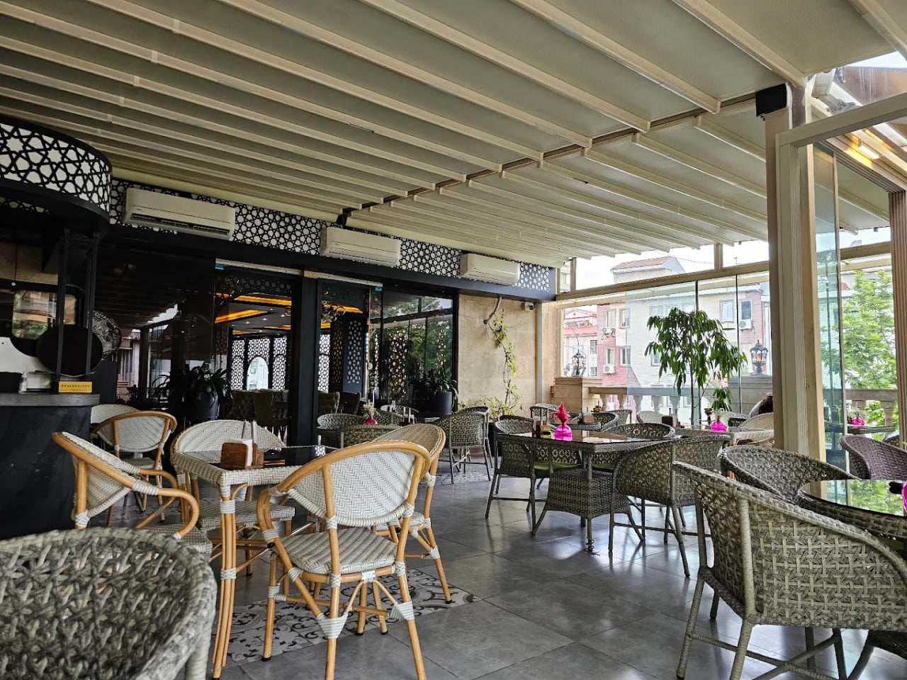 فضای کافه گلستان 2