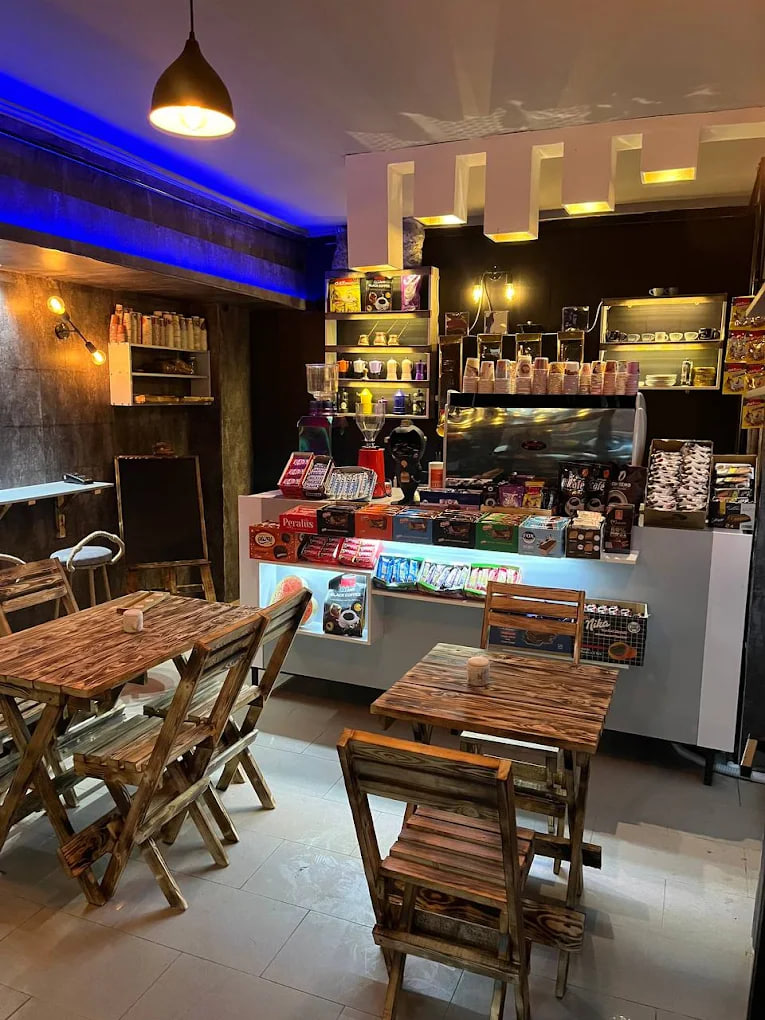 محیط کافه یونا رشت