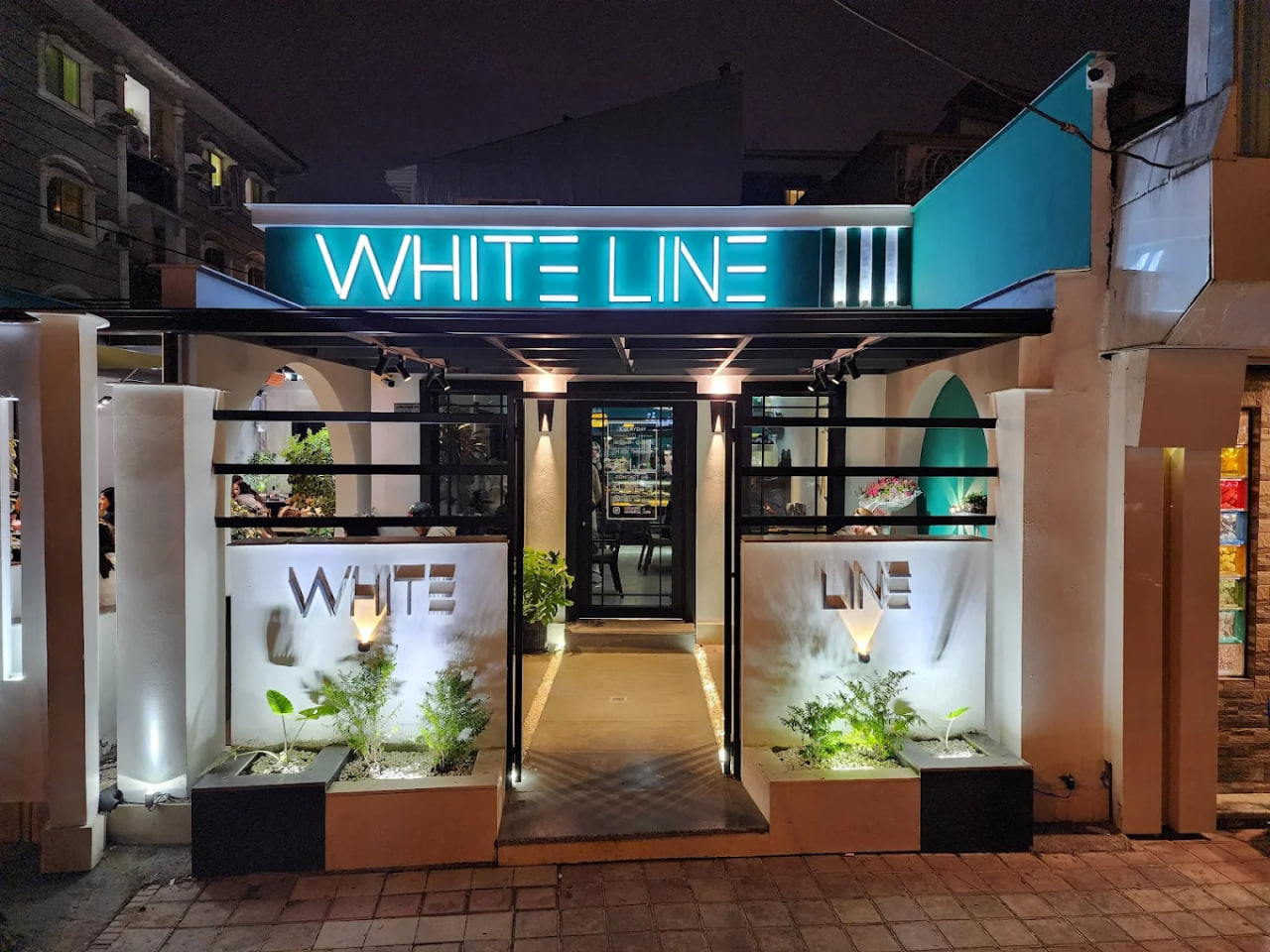 کافه وایت لاین