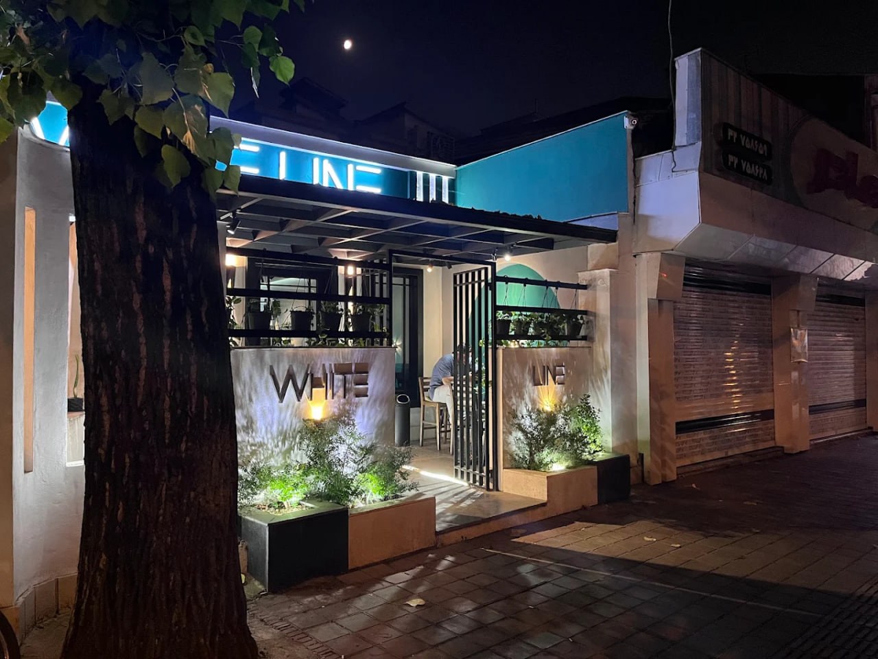 کافه وایت لاین رشت